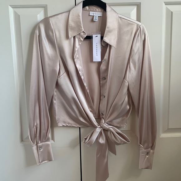 Button Up tied bottom blouse - Picture 1 of 4